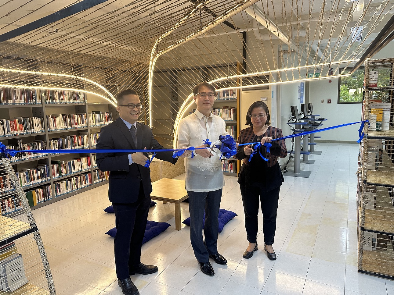 Ambassador Lee graced the inauguration of the Window on Korea at the Ateneo de Manila University and delivered a special lecture