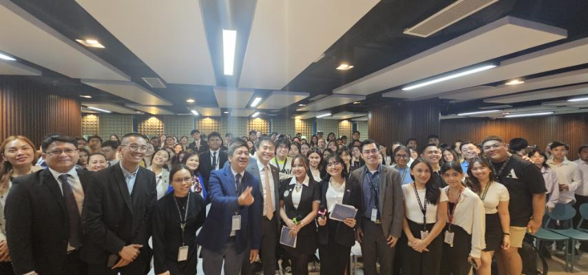 Ambassador Lee conducted a lecture at De La Salle College of Saint Benilde